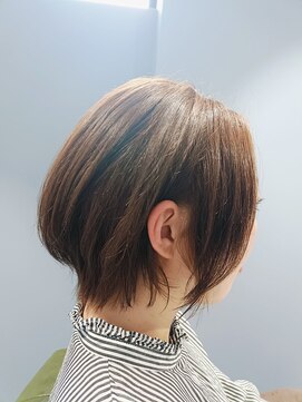 ロアゾブルー(L'oiseau Bleu) 大人女性の艶髪ショートスタイル