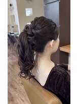 ヴィサージュクルー(VISAGE crew)&nbsp;お呼ばれヘアにもおすすめ！ボリュームたっぷりポニーテール