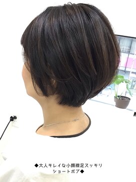 アルターシェリー(aL-ter che'rie) 大人キレイ小顔襟足スッキリショート 30代40代50代