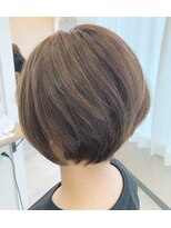 セム(sem)&nbsp;脱白髪染め　白髪ぼかし　前下がりショート　襟足すっきり