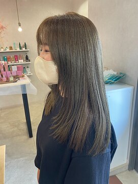 イーズヒュウ(ease HUE.) 透け感たっぷりの透明感オリーブグレージュ