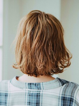 アマリス(Amaris) ラフさがかわいいミディアムボブ20代/30代/40代/庭瀬