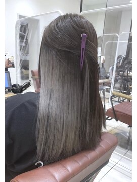 クアトログランシュ ひたちなか店(QUATRO×GranCieux) インナーカラー×シルバーグレージュ