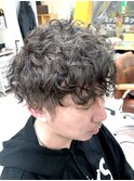 【メンズ】 白髪ぼかしカラー ツーブロックスパイラルパーマ