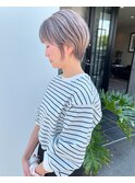 ミルキーベージュの大人スタイリッシュショート