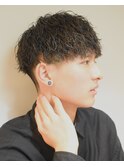 黒髪短髪ツーブロックマッシュ縦落ちツイストスパイラルパーマ
