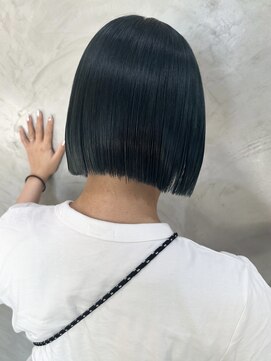 オー(OOO) 濃いグリーンの派手カラー◯