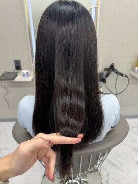 リノ 金山(Rino) デザインカラー/レイヤーカット/ウェットヘア/オリーブベージュ