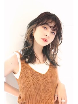 モナ 髪質改善(MONA) 【MONA】インナーカラー/ゆるふわカール/ミルクティーベージュ