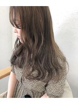 ヘアデザイン ソラ(Sola) ケアブリーチくすみベージュ うざバングウェーブロング