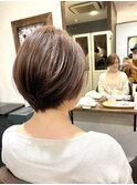 頭と首をキレイに魅せる、冬の丸みショート♪30代40代50代