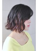 ボブスタイルの艶&束感ウェーブ
