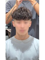 レイズ 名古屋(RAYS) 前髪短め刈り上げフェードスペインカールマッシュパーマ