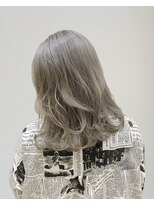 リズヘアー(RIZZ hair)&nbsp;ホワイトベージュ◯ダブルカラー_柳田佑樹