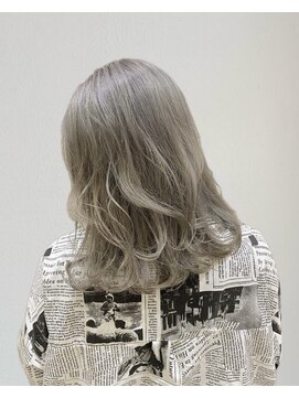 リズヘアー(RIZZ hair) ホワイトベージュ◯ダブルカラー_柳田佑樹