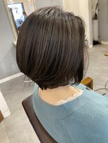 レイリー(LAiLy)&nbsp;前下がりショートボブ　透明感アディクシーカラー