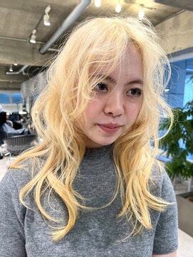 ダブ アオヤマ(DaB AOYAMA) 抜きっぱなしブリーチカラーブロンドヘアロングレイヤーカット