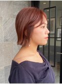 春色オレンジベージュの切りっぱなしボブ
