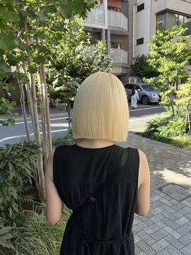 ヌエン 渋谷(NU/EN) ホワイトブロンド