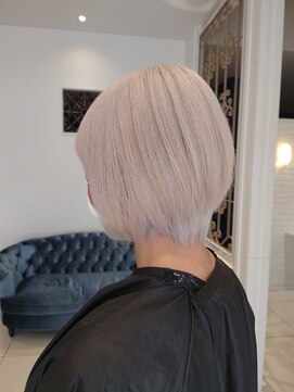 ルクール ヘアー プレジー(Le Coeur HAIR Plaisir) ホワイトカラー