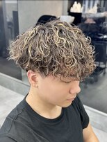 アクロ 本店(ACRO)&nbsp;メンズパーマ/金メッシュ/波巻きパーマ/縦落ち
