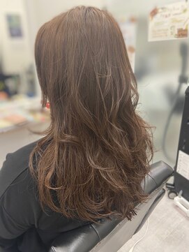 ナナ(7nana) ツヤ感カラーとゆるふわレイヤースタイル