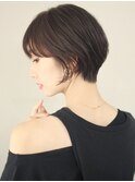 くびれのある大人美人ショート