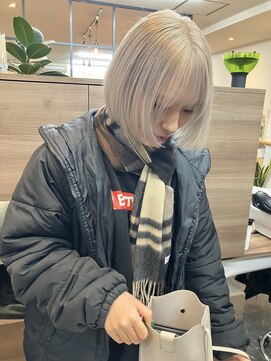 ソウバイジョージ(Sow by George) Takumiハイトーンホワイトベージュ切りっぱなしボブ福岡博多天神