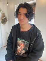 アクシュ(aqush)&nbsp;スパイラルパーマ×センターパート