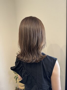 ラヴィン(LOVIN’) ミディアムボブ/グレーアッシュ/透明感カラー