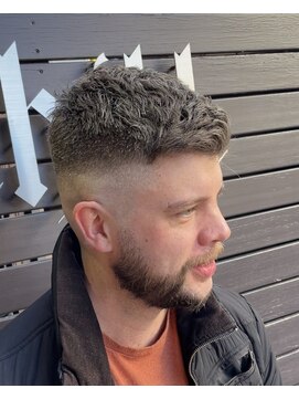 チルチェア 吉祥寺店(CHILL CHAIR) スキンフェード×アップバングスタイル<吉祥寺><理容室〉