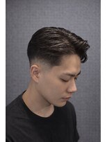 ワンワンオー バーバーショップ 長浜店(@110 BARBER SHOP) サイドパート×フェードで魅せる、クリーンな男髪