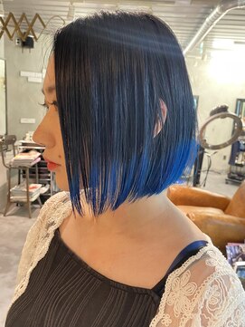 ロリム(RorriM) 前下がりボブ グラデーションカラー ブルー ダブルカラー