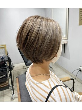 レイドバック(LAID BACK) ショートボブ☆ハイライトグレージュ