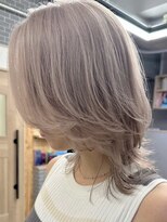 リノショアーズ 元町店(RINOSHORES)&nbsp;ホワイトミルクティーブロンド外ハネミディアムウルフ韓国風