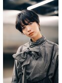 大人マッシュショートでクール女子
