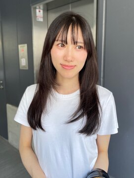 ロイオブジゼル(roi of GiseL) ロングヘア レイヤーカット 顔周りカット 透明感カラー 20代30代