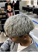 禁断の組み合わせ？！シルバーカラー×ツイストスパイラルパーマ