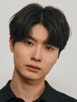 テン 心斎橋(tenn.)&nbsp;メンズセンターパート七三分けパートニュアンスパーマ刈り上げ