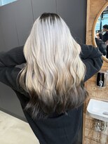 ベイショア(Bay Shore NY)&nbsp;シャドウルーツエンドカラーホワイトカラーレイヤーカット