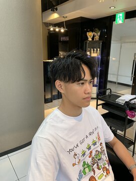 アイズ 海老名(AIZU) センターパートカルマパーマニュアンスパーマフェードカット