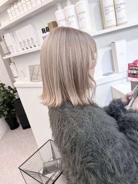 ペレ 渋谷(PELE) 黒髪/グレーベージュ/ハイトーン/ブリーチ/渋谷