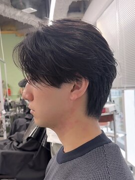 リヴ オオサカ(LIV OSAKA) センターパートニュアンスパーマ毛流れパーマフェザーショート