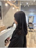 サイドバングが可愛いロングとダークブラウン