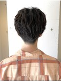 スーツ短髪ツーブロック束感モテる黒髪シークレットパーマ流行