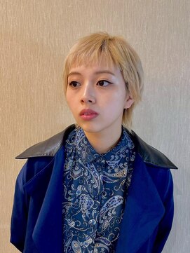 ヴィサージュクオン(VISAGE Quon) ベージュショートウルフ