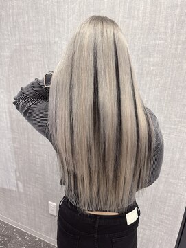 ブランシスヘアー(Bulansis Hair) ホワイトシルバー×ローライト