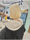 ショートボブ切りっぱなしボブタッセルボブブリーチダブルカラー