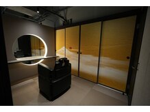 【和モダンの上質空間】VIP個室で整う　大人が落ち着く《メンズ専門バーバー》