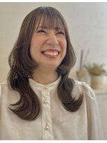ハーティーモトヤワタ(hearty MOTOYAWATA) 暗髪でも光に透けるやわらかいオリーブカラー×ミディアムヘア